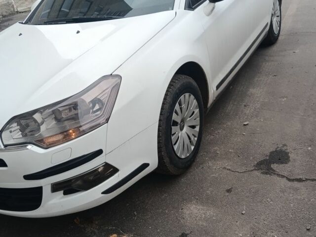 Белый Ситроен С5, объемом двигателя 1.6 л и пробегом 370 тыс. км за 6000 $, фото 1 на Automoto.ua