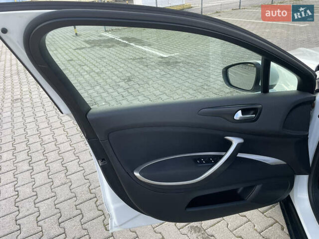 Сітроен С5 2009 у Чернівцях на Automoto.ua Білий Сітроен С5, об'ємом двигуна 1.6 л та пробігом 279 тис. км за 6600 $, фото 24 на Automoto.ua