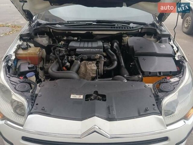 Белый Ситроен С5, объемом двигателя 1.6 л и пробегом 370 тыс. км за 6000 $, фото 4 на Automoto.ua