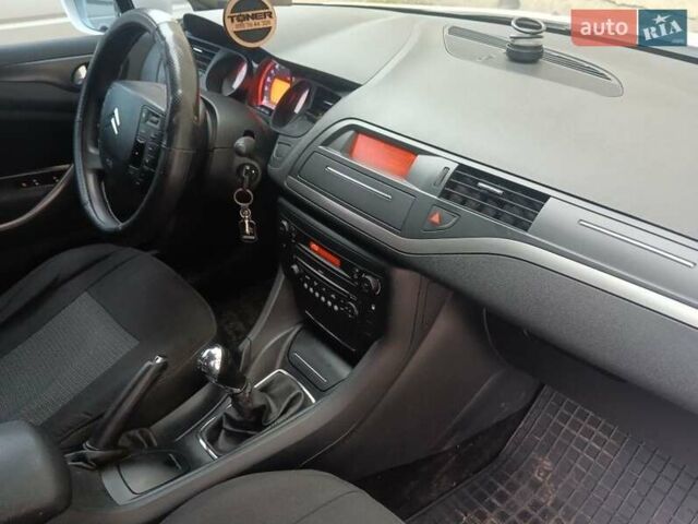 Белый Ситроен С5, объемом двигателя 1.6 л и пробегом 370 тыс. км за 6000 $, фото 5 на Automoto.ua