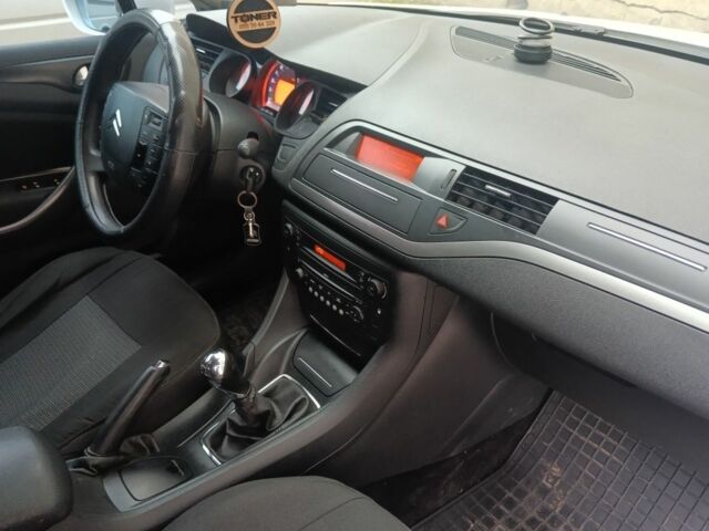 Белый Ситроен С5, объемом двигателя 1.6 л и пробегом 370 тыс. км за 6000 $, фото 6 на Automoto.ua