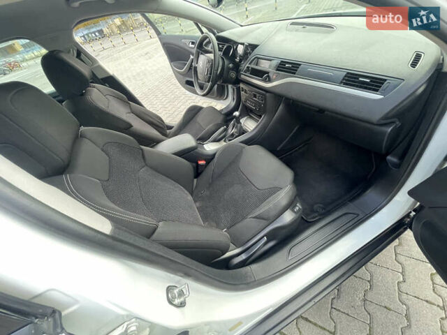 Сітроен С5 2009 у Чернівцях на Automoto.ua Білий Сітроен С5, об'ємом двигуна 1.6 л та пробігом 279 тис. км за 6600 $, фото 30 на Automoto.ua