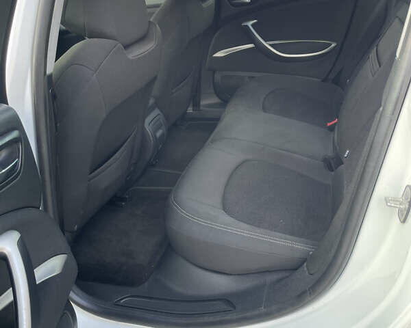 Сітроен С5 2009 у Чернівцях на Automoto.ua Білий Сітроен С5, об'ємом двигуна 1.6 л та пробігом 279 тис. км за 6600 $, фото 34 на Automoto.ua