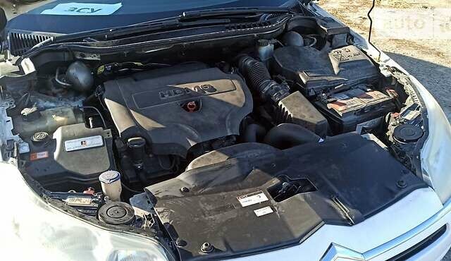 Белый Ситроен С5, объемом двигателя 2 л и пробегом 308 тыс. км за 8800 $, фото 4 на Automoto.ua