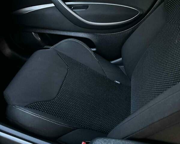 Белый Ситроен С5, объемом двигателя 2 л и пробегом 287 тыс. км за 5600 $, фото 12 на Automoto.ua