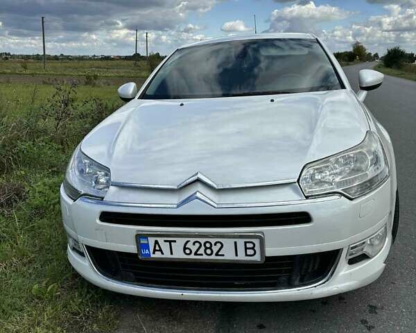 Белый Ситроен С5, объемом двигателя 2 л и пробегом 287 тыс. км за 5600 $, фото 5 на Automoto.ua