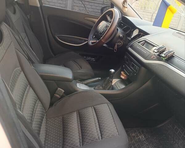 Ситроен С5 2010 в Липовце на Automoto.ua Белый Ситроен С5, объемом двигателя 1.6 л и пробегом 323 тыс. км за 5999 $, фото 12 на Automoto.ua