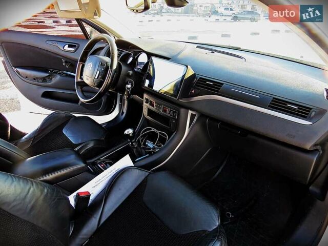 Белый Ситроен С5, объемом двигателя 2.2 л и пробегом 294 тыс. км за 7999 $, фото 13 на Automoto.ua