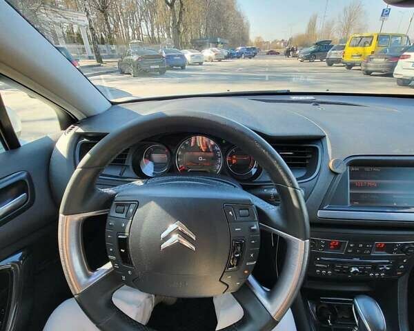 Білий Сітроен С5, об'ємом двигуна 2 л та пробігом 290 тис. км за 7800 $, фото 13 на Automoto.ua