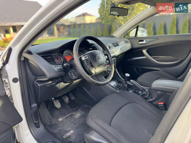 Білий Сітроен С5, об'ємом двигуна 1.6 л та пробігом 330 тис. км за 4790 $, фото 12 на Automoto.ua