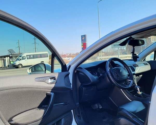 Білий Сітроен С5, об'ємом двигуна 2 л та пробігом 290 тис. км за 7800 $, фото 10 на Automoto.ua