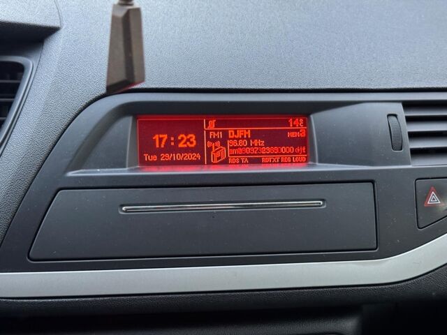 Белый Ситроен С5, объемом двигателя 2 л и пробегом 315 тыс. км за 6190 $, фото 24 на Automoto.ua