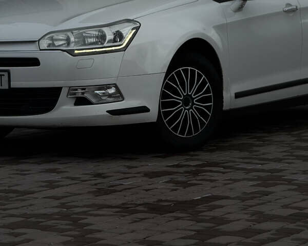 Белый Ситроен С5, объемом двигателя 1.56 л и пробегом 344 тыс. км за 5499 $, фото 4 на Automoto.ua