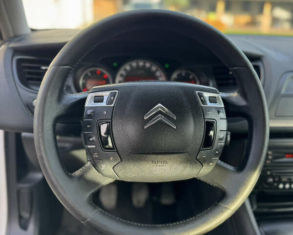 Білий Сітроен С5, об'ємом двигуна 1.6 л та пробігом 330 тис. км за 4790 $, фото 15 на Automoto.ua