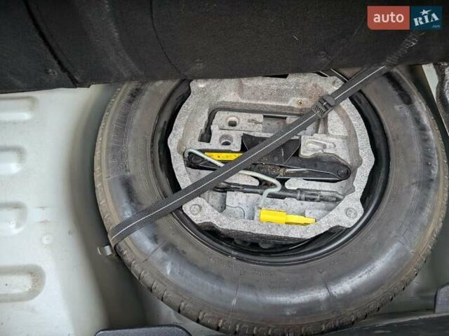Белый Ситроен С5, объемом двигателя 1.56 л и пробегом 260 тыс. км за 6200 $, фото 8 на Automoto.ua