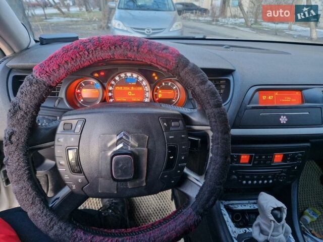 Белый Ситроен С5, объемом двигателя 1.6 л и пробегом 264 тыс. км за 7000 $, фото 13 на Automoto.ua