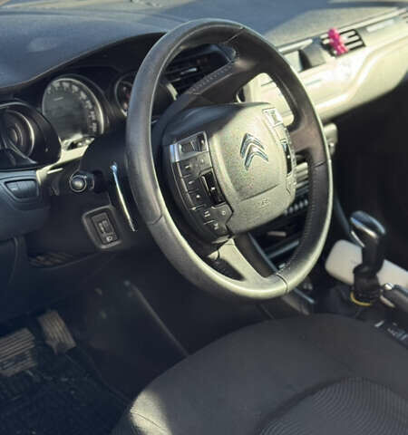 Білий Сітроен С5, об'ємом двигуна 1.56 л та пробігом 245 тис. км за 9000 $, фото 9 на Automoto.ua