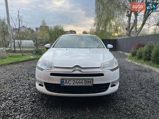 Белый Ситроен С5, объемом двигателя 1.6 л и пробегом 140 тыс. км за 9800 $, фото 7 на Automoto.ua