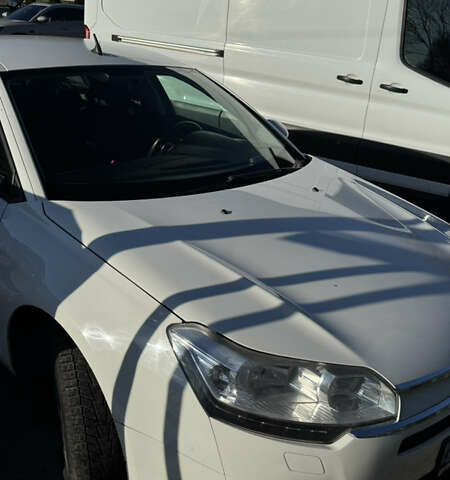 Білий Сітроен С5, об'ємом двигуна 1.56 л та пробігом 245 тис. км за 9000 $, фото 3 на Automoto.ua