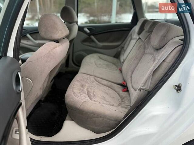 Белый Ситроен С5, объемом двигателя 2 л и пробегом 405 тыс. км за 3950 $, фото 25 на Automoto.ua