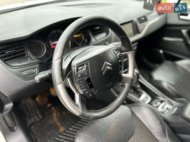 Білий Сітроен С5, об'ємом двигуна 2 л та пробігом 400 тис. км за 4700 $, фото 38 на Automoto.ua