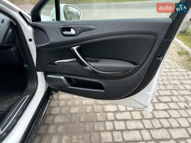 Білий Сітроен С5, об'ємом двигуна 2 л та пробігом 400 тис. км за 4700 $, фото 22 на Automoto.ua