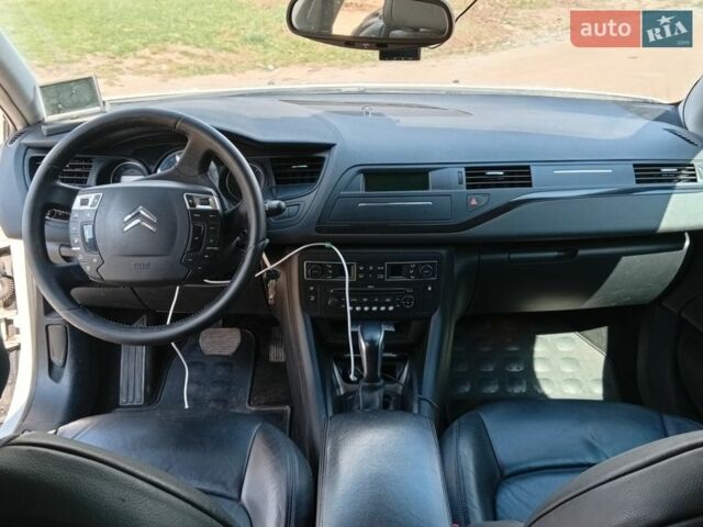 Белый Ситроен С5, объемом двигателя 2 л и пробегом 227 тыс. км за 7200 $, фото 17 на Automoto.ua