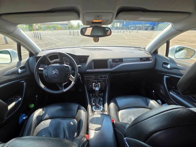 Сітроен С5 2010 у Кривому Розі на Automoto.ua Білий Сітроен С5, об'ємом двигуна 3 л та пробігом 345 тис. км за 7300 $, фото 9 на Automoto.ua