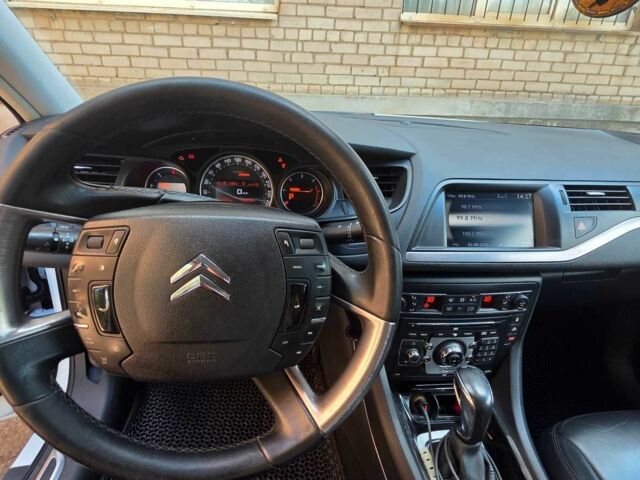 Сітроен С5 2010 у Кривому Розі на Automoto.ua Білий Сітроен С5, об'ємом двигуна 3 л та пробігом 345 тис. км за 7300 $, фото 10 на Automoto.ua