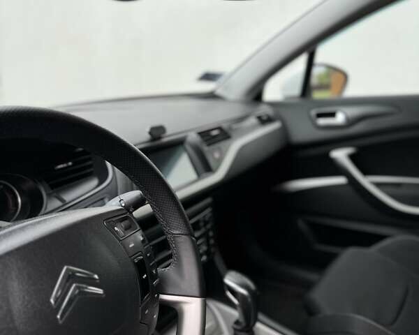 Белый Ситроен С5, объемом двигателя 1.6 л и пробегом 347 тыс. км за 7000 $, фото 7 на Automoto.ua