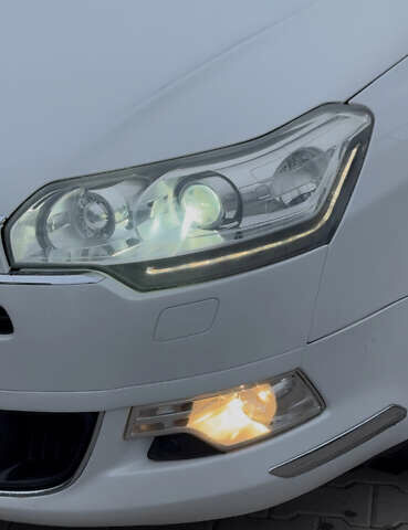 Білий Сітроен С5, об'ємом двигуна 2 л та пробігом 252 тис. км за 7150 $, фото 15 на Automoto.ua