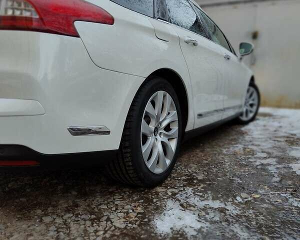 Белый Ситроен С5, объемом двигателя 2.18 л и пробегом 238 тыс. км за 10900 $, фото 43 на Automoto.ua