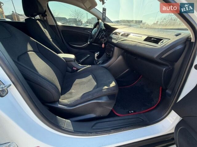 Белый Ситроен С5, объемом двигателя 1.6 л и пробегом 283 тыс. км за 5800 $, фото 15 на Automoto.ua