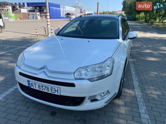 Белый Ситроен С5, объемом двигателя 1.6 л и пробегом 425 тыс. км за 6300 $, фото 2 на Automoto.ua