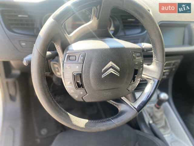 Ситроен С5 2011 в Львове на Automoto.ua Белый Ситроен С5, объемом двигателя 1.56 л и пробегом 285 тыс. км за 5750 $, фото 13 на Automoto.ua