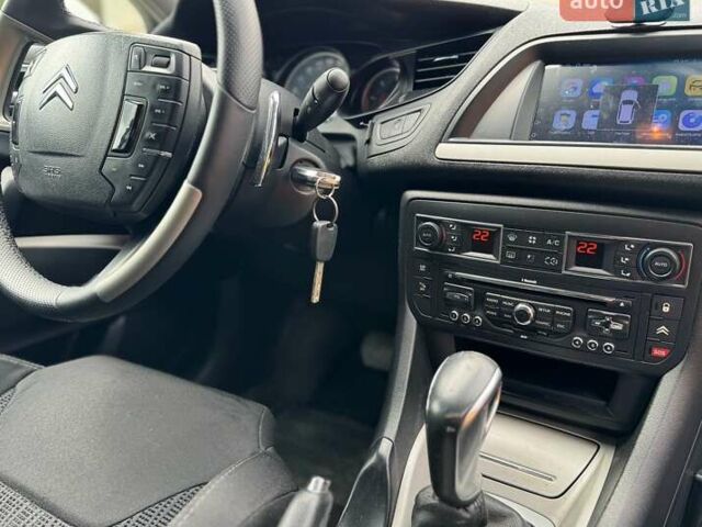 Белый Ситроен С5, объемом двигателя 1.6 л и пробегом 347 тыс. км за 7000 $, фото 8 на Automoto.ua