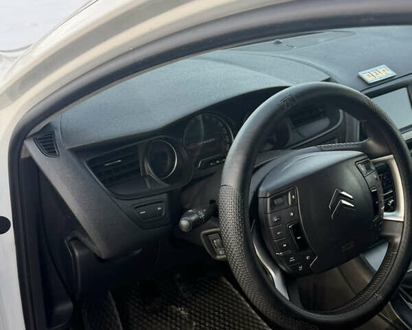 Белый Ситроен С5, объемом двигателя 2 л и пробегом 212 тыс. км за 7200 $, фото 4 на Automoto.ua