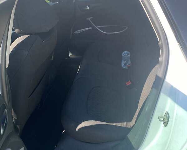 Ситроен С5 2011 в Львове на Automoto.ua Белый Ситроен С5, объемом двигателя 1.56 л и пробегом 285 тыс. км за 5750 $, фото 35 на Automoto.ua