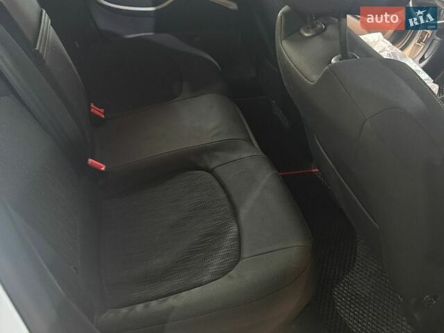 Белый Ситроен С5, объемом двигателя 2 л и пробегом 252 тыс. км за 6500 $, фото 3 на Automoto.ua