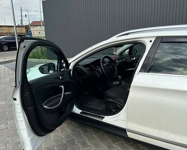 Білий Сітроен С5, об'ємом двигуна 1.56 л та пробігом 245 тис. км за 8500 $, фото 13 на Automoto.ua