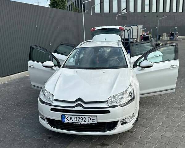 Білий Сітроен С5, об'ємом двигуна 1.56 л та пробігом 245 тис. км за 8500 $, фото 29 на Automoto.ua