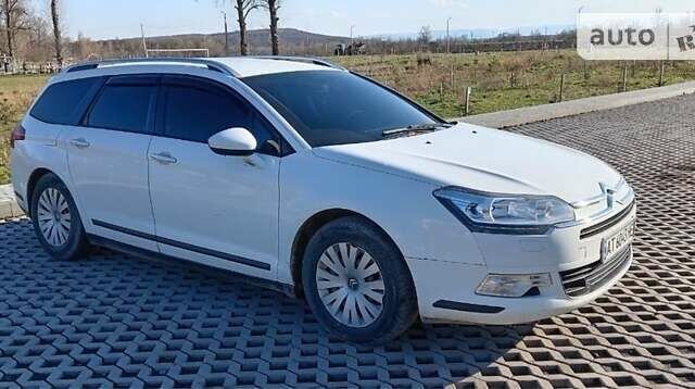 Белый Ситроен С5, объемом двигателя 1.6 л и пробегом 322 тыс. км за 5000 $, фото 1 на Automoto.ua