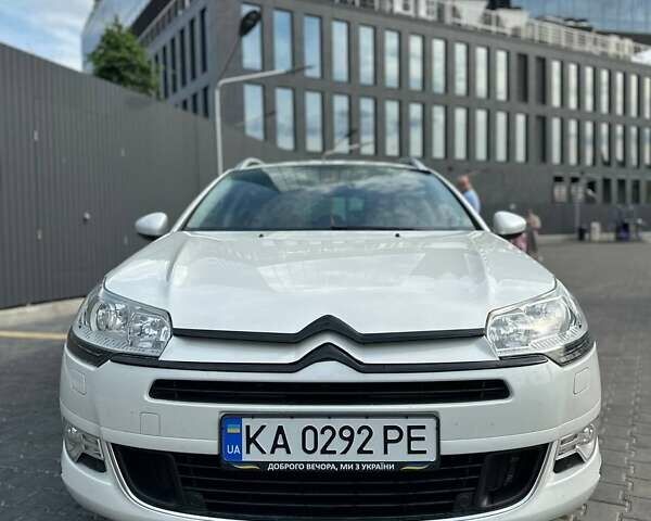 Білий Сітроен С5, об'ємом двигуна 1.56 л та пробігом 245 тис. км за 8500 $, фото 1 на Automoto.ua