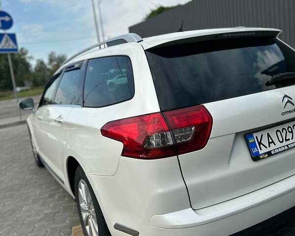 Білий Сітроен С5, об'ємом двигуна 1.56 л та пробігом 245 тис. км за 8500 $, фото 11 на Automoto.ua