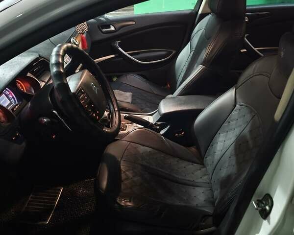 Білий Сітроен С5, об'ємом двигуна 1.6 л та пробігом 260 тис. км за 7999 $, фото 4 на Automoto.ua