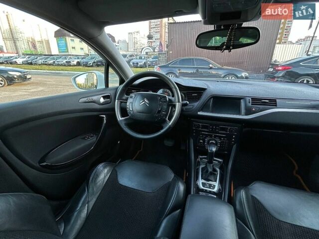 Белый Ситроен С5, объемом двигателя 2.2 л и пробегом 290 тыс. км за 7590 $, фото 31 на Automoto.ua