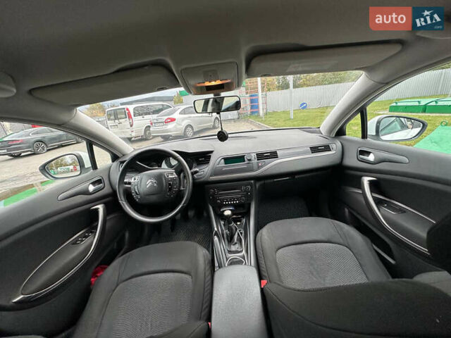 Белый Ситроен С5, объемом двигателя 1.56 л и пробегом 346 тыс. км за 6100 $, фото 5 на Automoto.ua