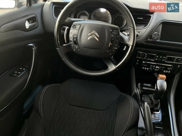 Сітроен С5 2013 у Чернігові на Automoto.ua Білий Сітроен С5, об'ємом двигуна 1.56 л та пробігом 243 тис. км за 7200 $, фото 6 на Automoto.ua