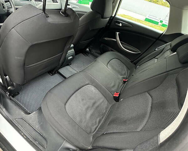 Белый Ситроен С5, объемом двигателя 1.56 л и пробегом 346 тыс. км за 6100 $, фото 9 на Automoto.ua