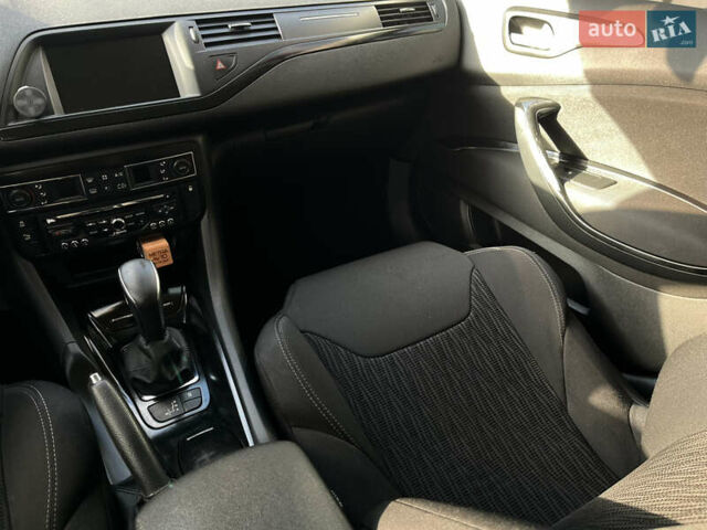 Сітроен С5 2013 у Чернігові на Automoto.ua Білий Сітроен С5, об'ємом двигуна 1.56 л та пробігом 243 тис. км за 7200 $, фото 7 на Automoto.ua